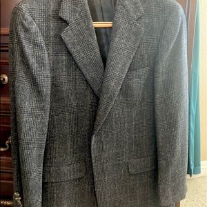 Brooks Brothers classic sport coat in 100% Camelhair like new. Made in America.